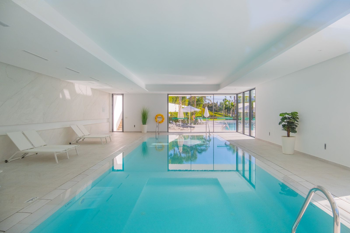 3 Bed Apartment for sale in Atalaya Costa Del Sol, Málaga, Spain
