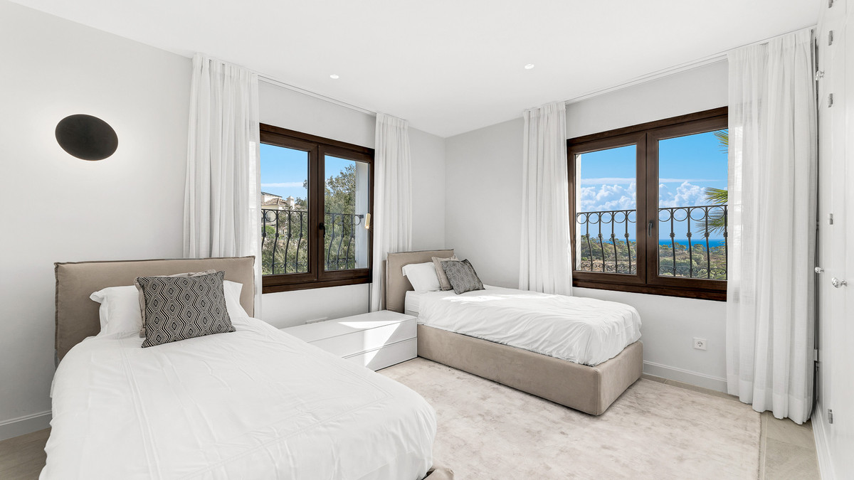 5 Bed Townhouse for sale in Estepona Costa Del Sol, Málaga, Spain