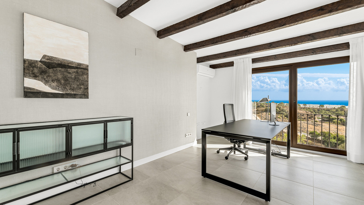 5 Bed Townhouse for sale in Estepona Costa Del Sol, Málaga, Spain