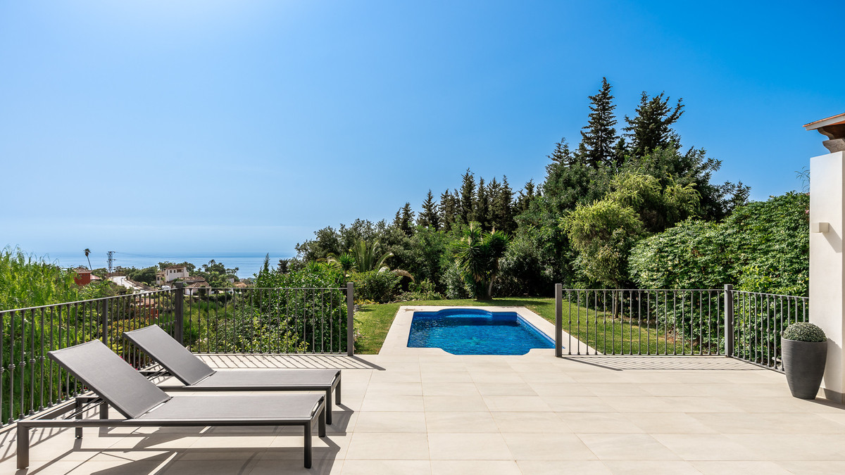 5 Bed Townhouse for sale in Estepona Costa Del Sol, Málaga, Spain