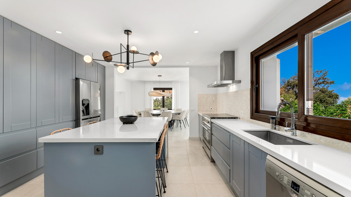 5 Bed Townhouse for sale in Estepona Costa Del Sol, Málaga, Spain