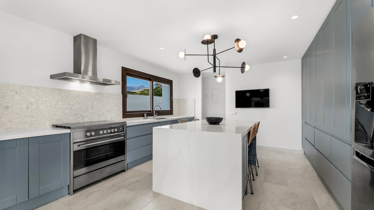 5 Bed Townhouse for sale in Estepona Costa Del Sol, Málaga, Spain