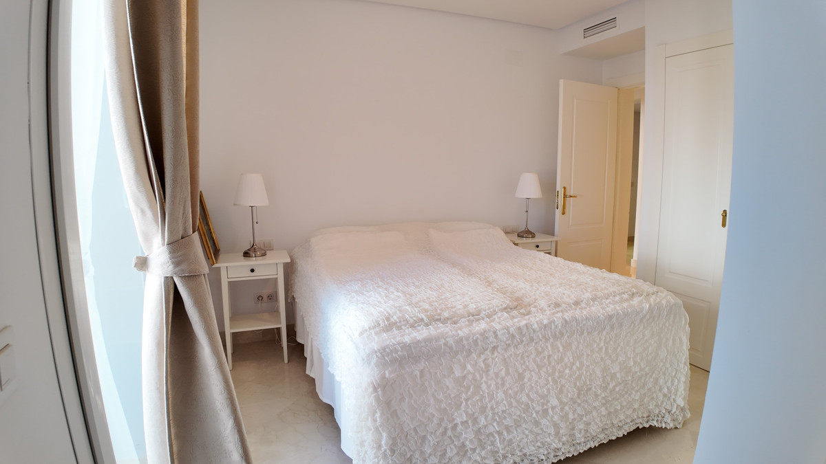 Se vende Apartamento Planta Media de 2 dormitorios en Costa Del Sol, Málaga, España