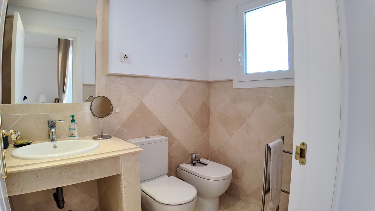 Se vende Apartamento Planta Media de 2 dormitorios en Costa Del Sol, Málaga, España