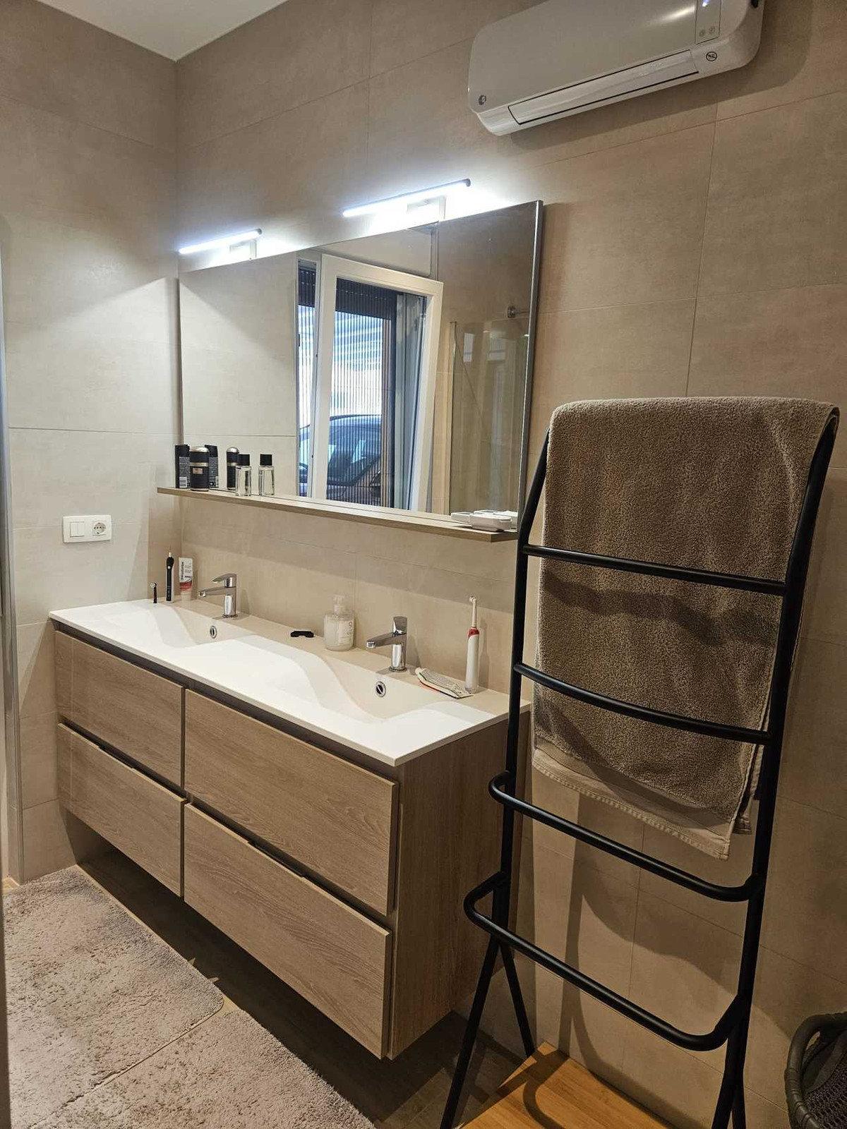 Se vende Villa - Chalet de 4 dormitorios en Costa Blanca, Alicante, España