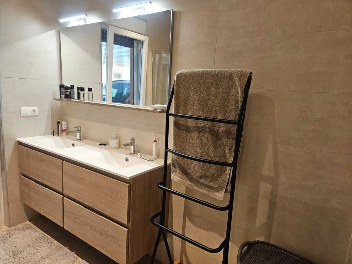Se vende Villa - Chalet de 4 dormitorios en Costa Blanca, Alicante, España