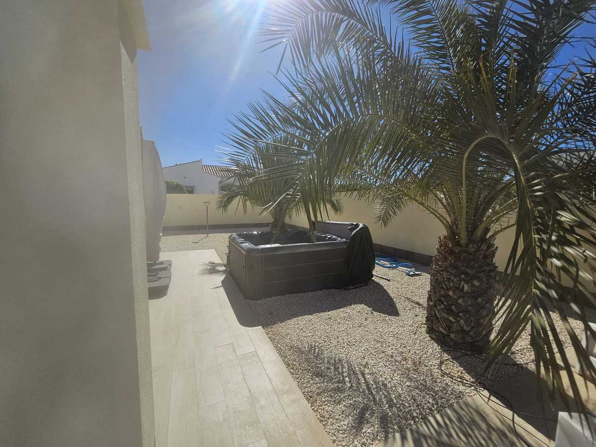 Se vende Villa - Chalet de 4 dormitorios en Costa Blanca, Alicante, España
