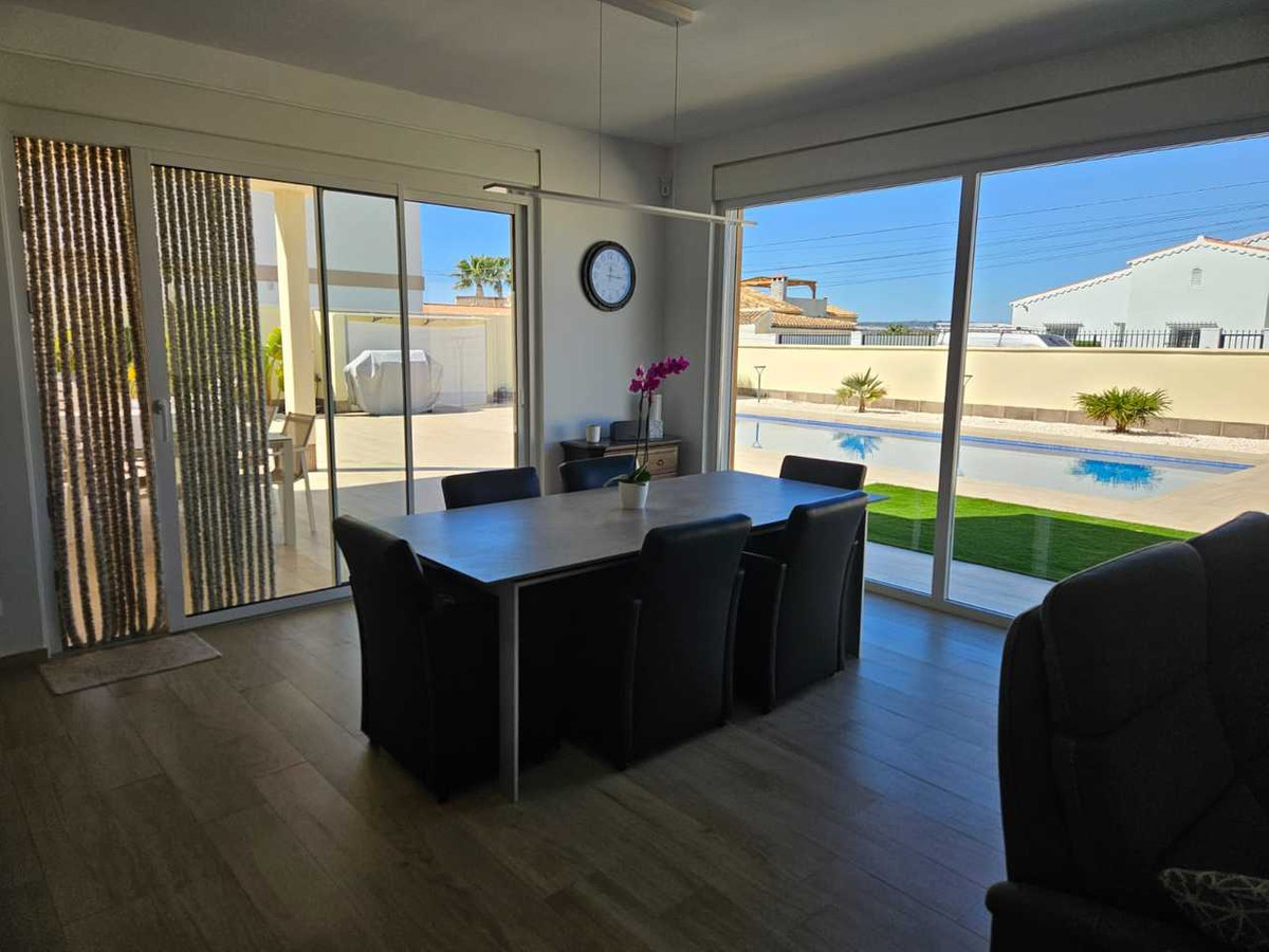 Se vende Villa - Chalet de 4 dormitorios en Costa Blanca, Alicante, España