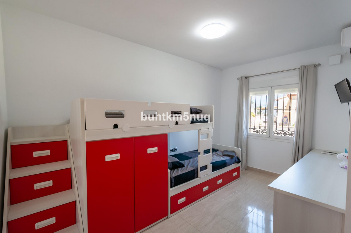 Se vende Villa - Chalet de 5 dormitorios en Costa Blanca, Alicante, España