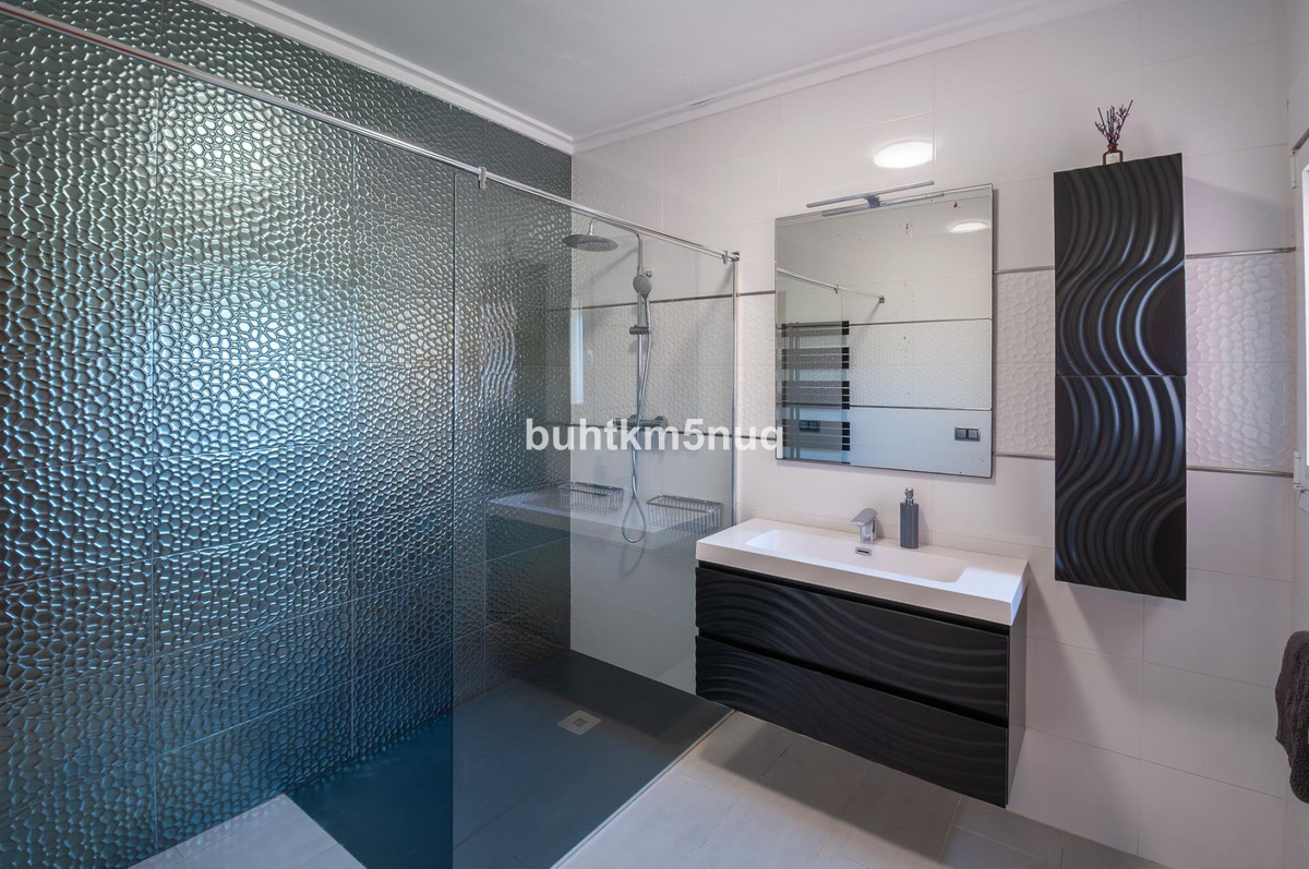 Se vende Villa - Chalet de 5 dormitorios en Costa Blanca, Alicante, España