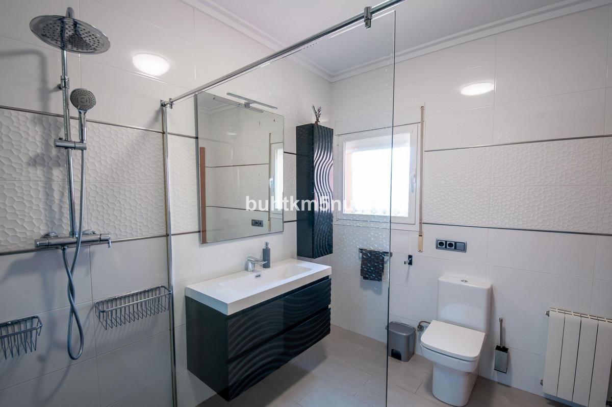 Se vende Villa - Chalet de 5 dormitorios en Costa Blanca, Alicante, España