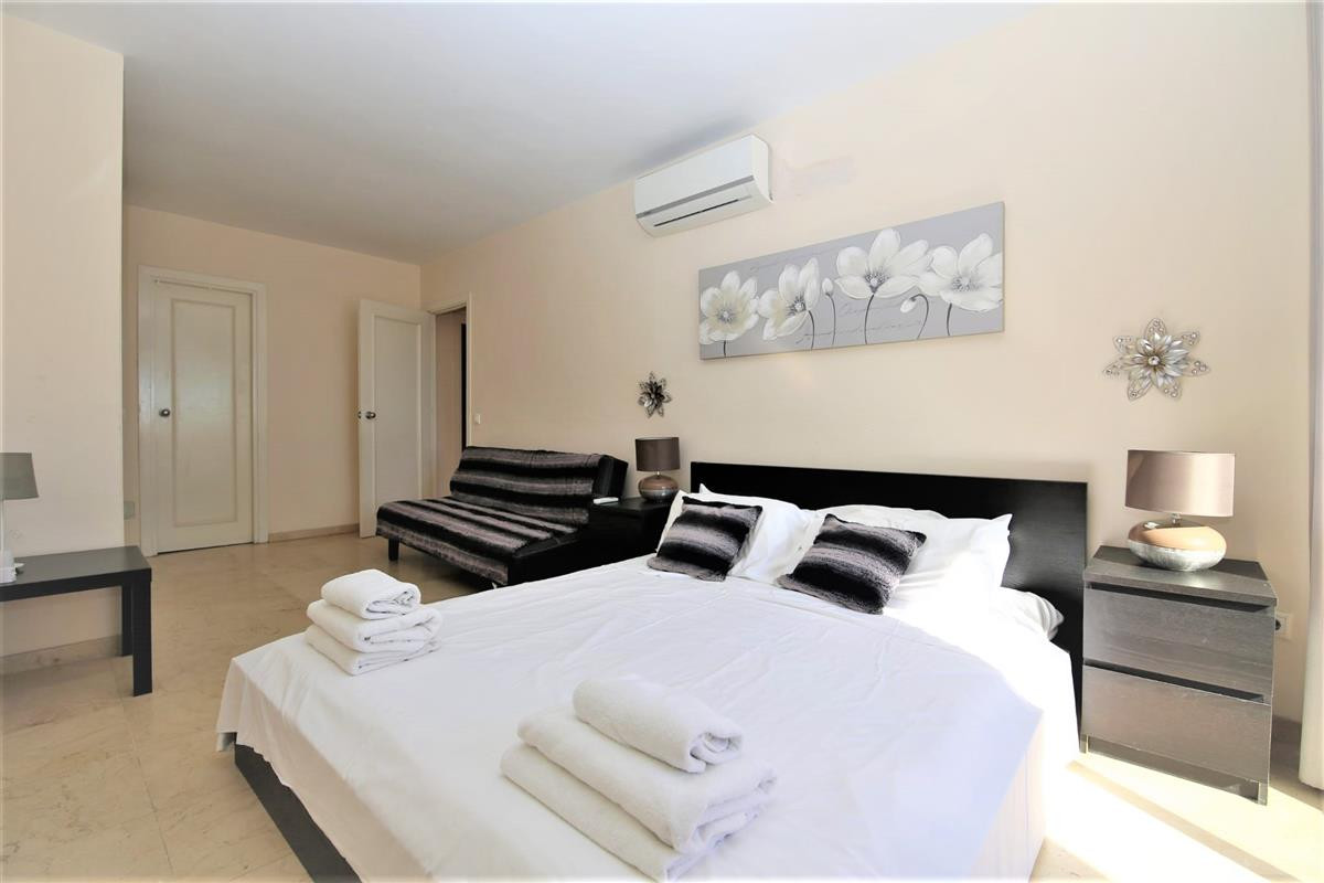 Se vende Apartamento Planta Media de 2 dormitorios en Costa Del Sol, Málaga, España