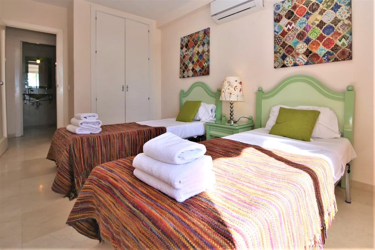 Se vende Apartamento Planta Media de 2 dormitorios en Costa Del Sol, Málaga, España