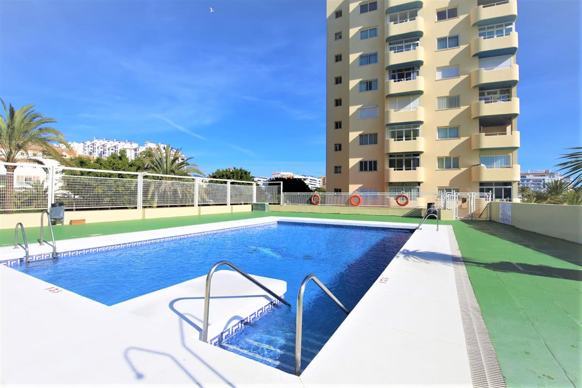 Se vende Apartamento Planta Media de 2 dormitorios en Costa Del Sol, Málaga, España