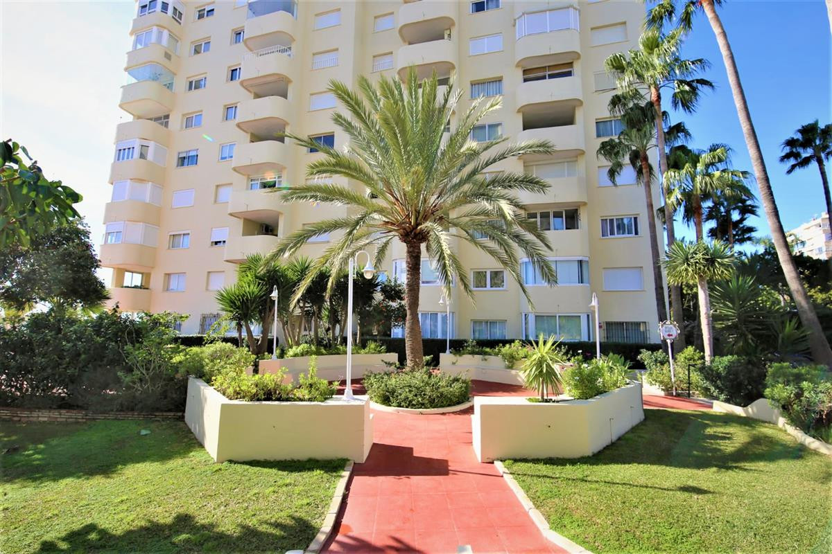 Se vende Apartamento Planta Media de 2 dormitorios en Costa Del Sol, Málaga, España