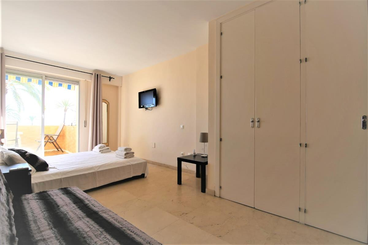 Se vende Apartamento Planta Media de 2 dormitorios en Costa Del Sol, Málaga, España
