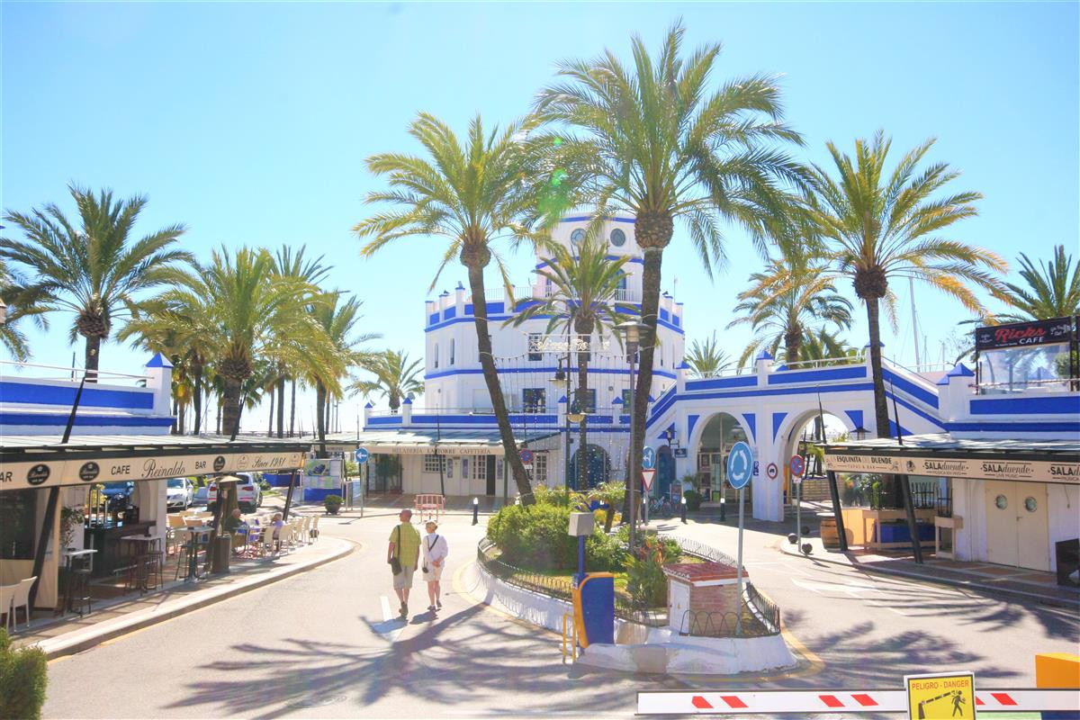 Se vende Apartamento Planta Media de 2 dormitorios en Costa Del Sol, Málaga, España