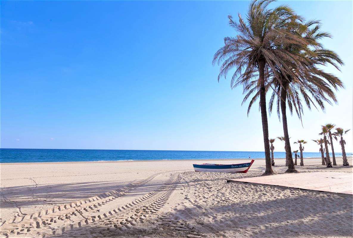 Se vende Apartamento Planta Media de 2 dormitorios en Costa Del Sol, Málaga, España