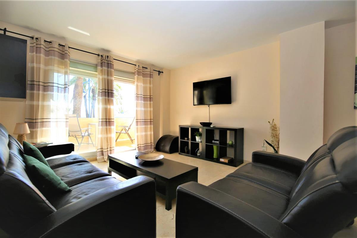 Se vende Apartamento Planta Media de 2 dormitorios en Costa Del Sol, Málaga, España