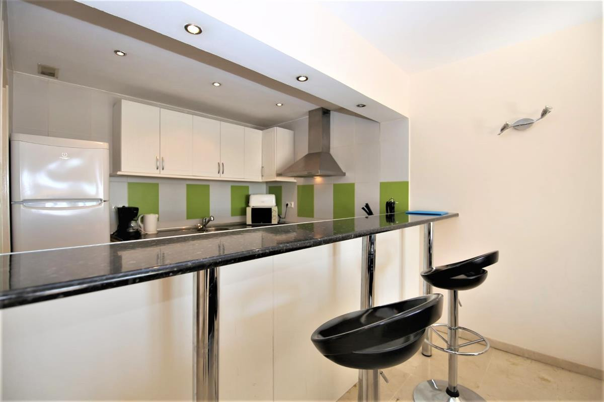 Se vende Apartamento Planta Media de 2 dormitorios en Costa Del Sol, Málaga, España