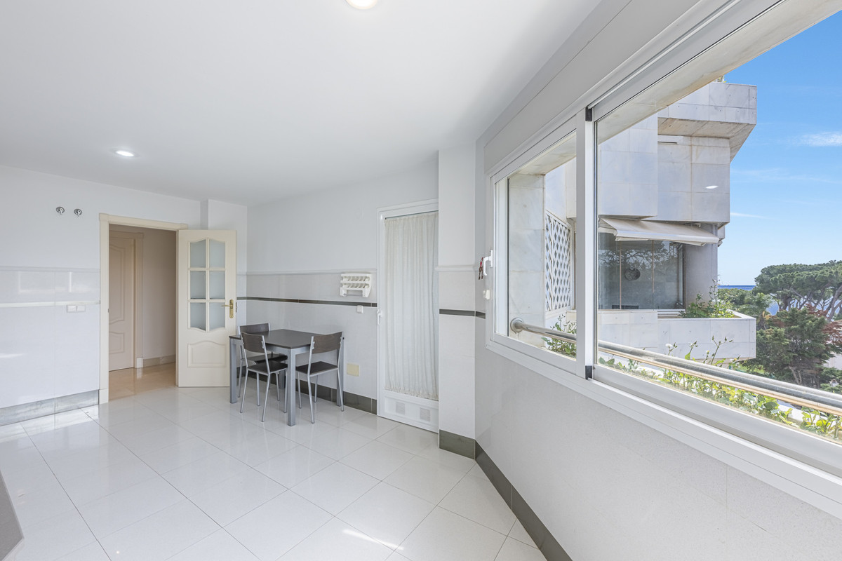 Se vende Apartamento Planta Media de 2 dormitorios en Costa Del Sol, Málaga, España