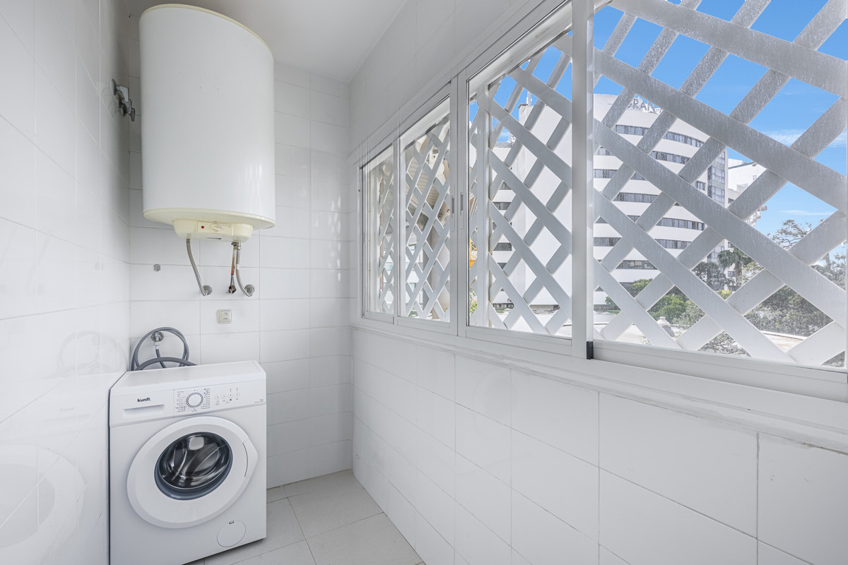 Se vende Apartamento Planta Media de 2 dormitorios en Costa Del Sol, Málaga, España