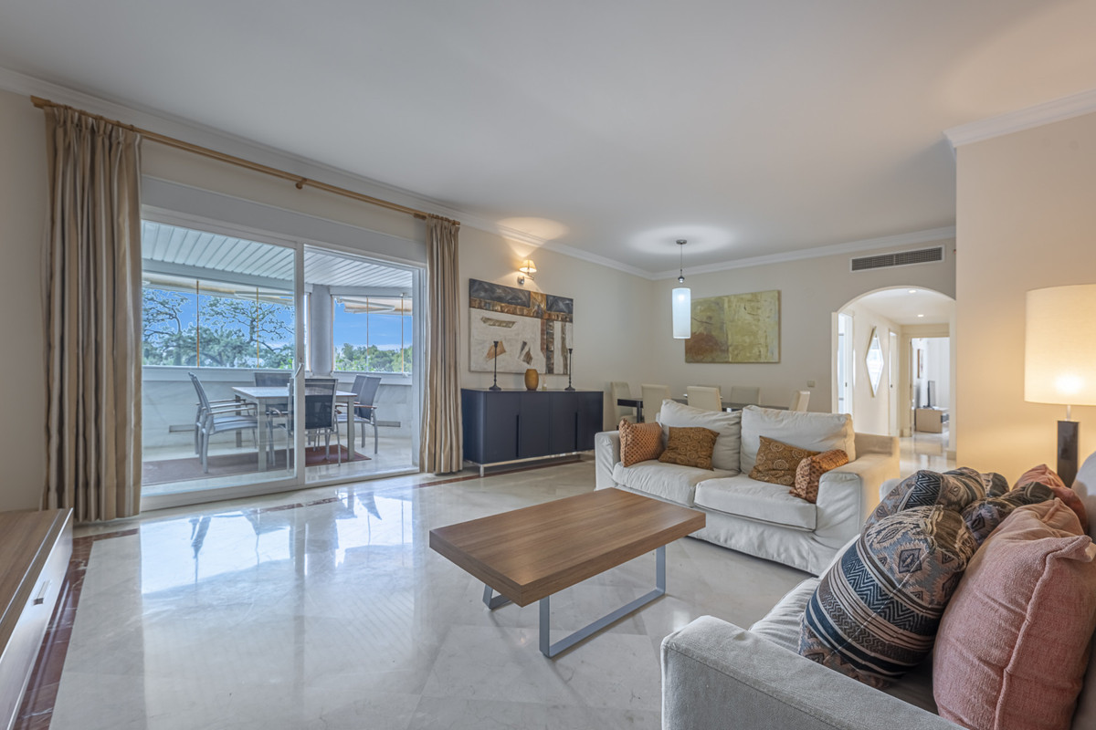 Se vende Apartamento Planta Media de 2 dormitorios en Costa Del Sol, Málaga, España