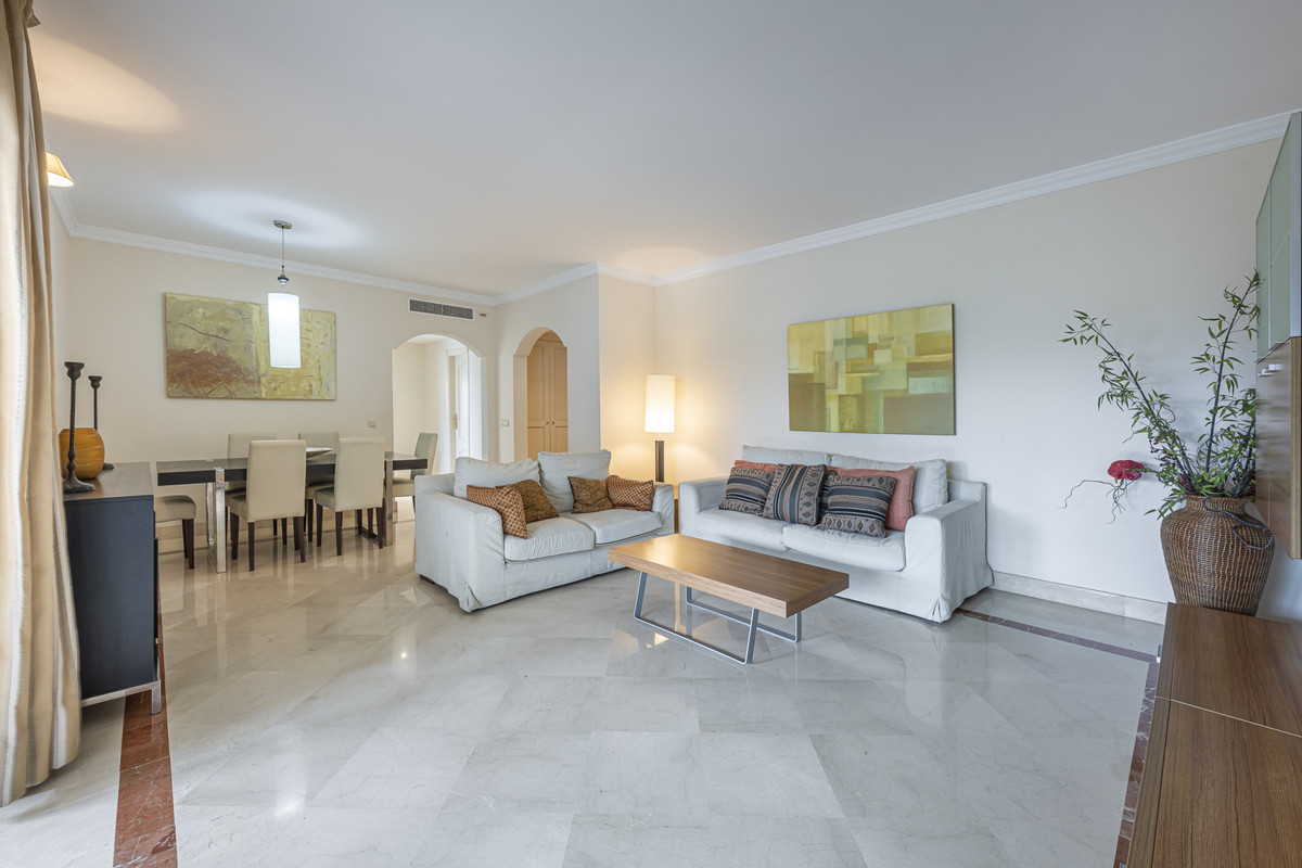 Se vende Apartamento Planta Media de 2 dormitorios en Costa Del Sol, Málaga, España