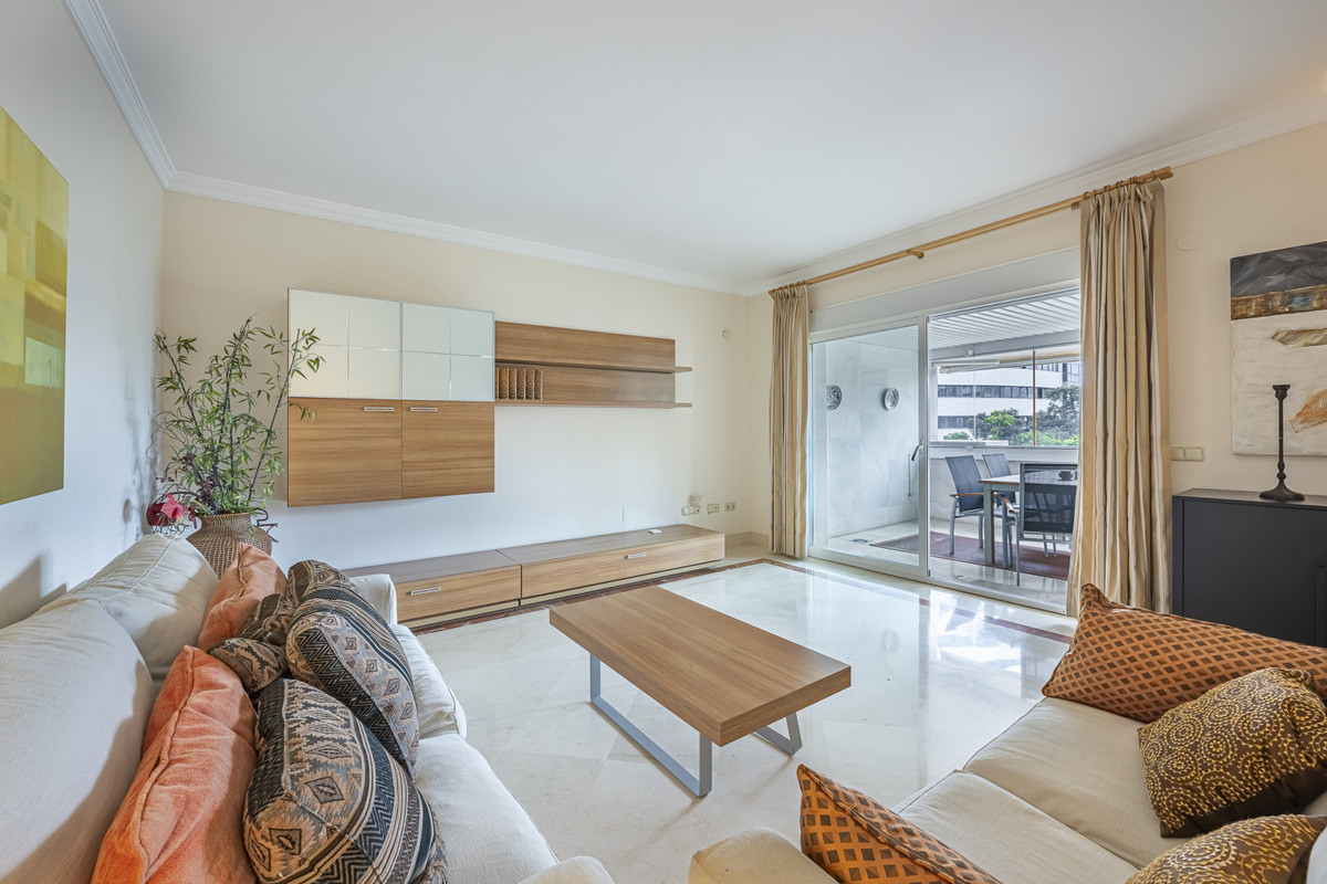 Se vende Apartamento Planta Media de 2 dormitorios en Costa Del Sol, Málaga, España