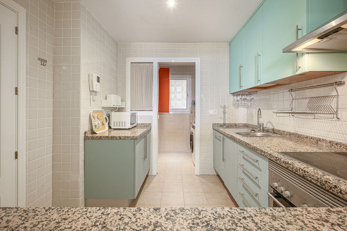 Se vende Apartamento Planta Media de 2 dormitorios en Costa Del Sol, Cadiz, España
