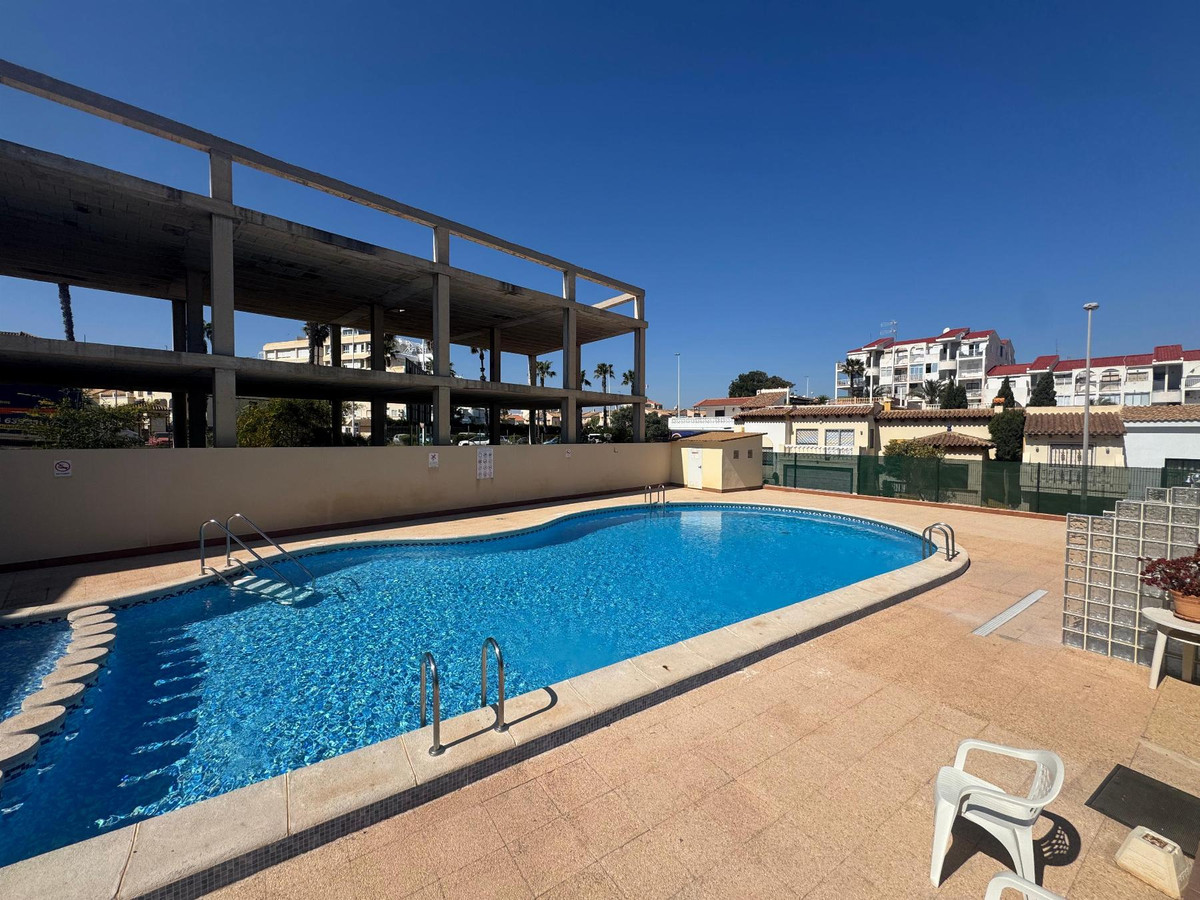 Se vende Apartamento Planta Media de 2 dormitorios en Costa Blanca, Alicante, España
