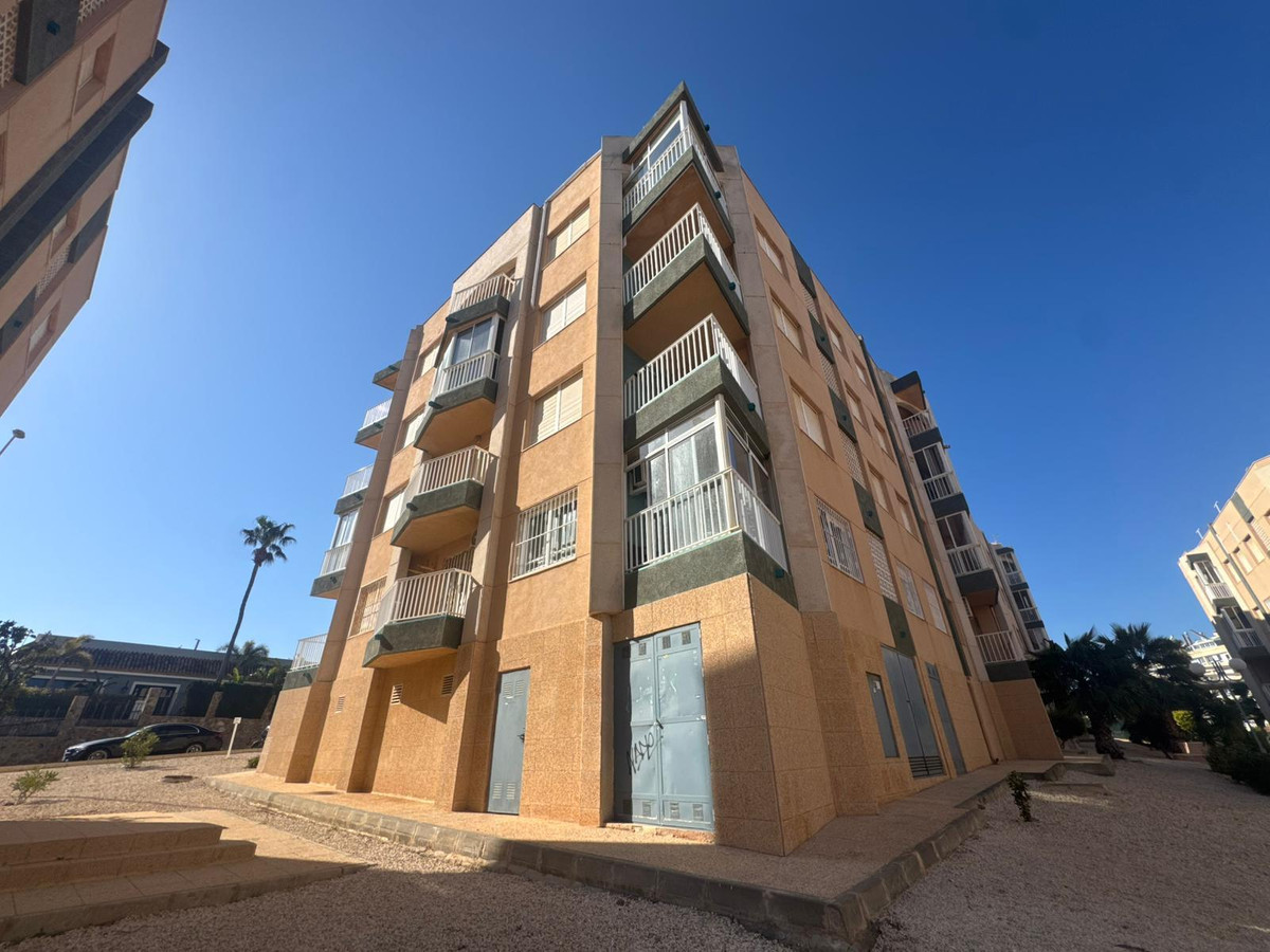 Se vende Apartamento Planta Media de 2 dormitorios en Costa Blanca, Alicante, España