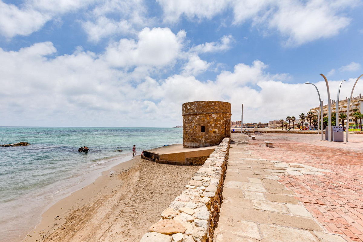 Se vende Apartamento Planta Media de 2 dormitorios en Costa Blanca, Alicante, España