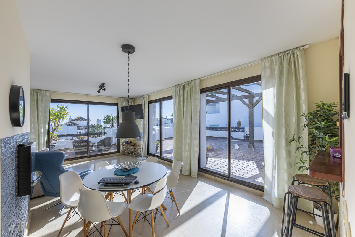 2 Bed Apartment for sale in La Alcaidesa Costa Del Sol, Cádiz, Spain