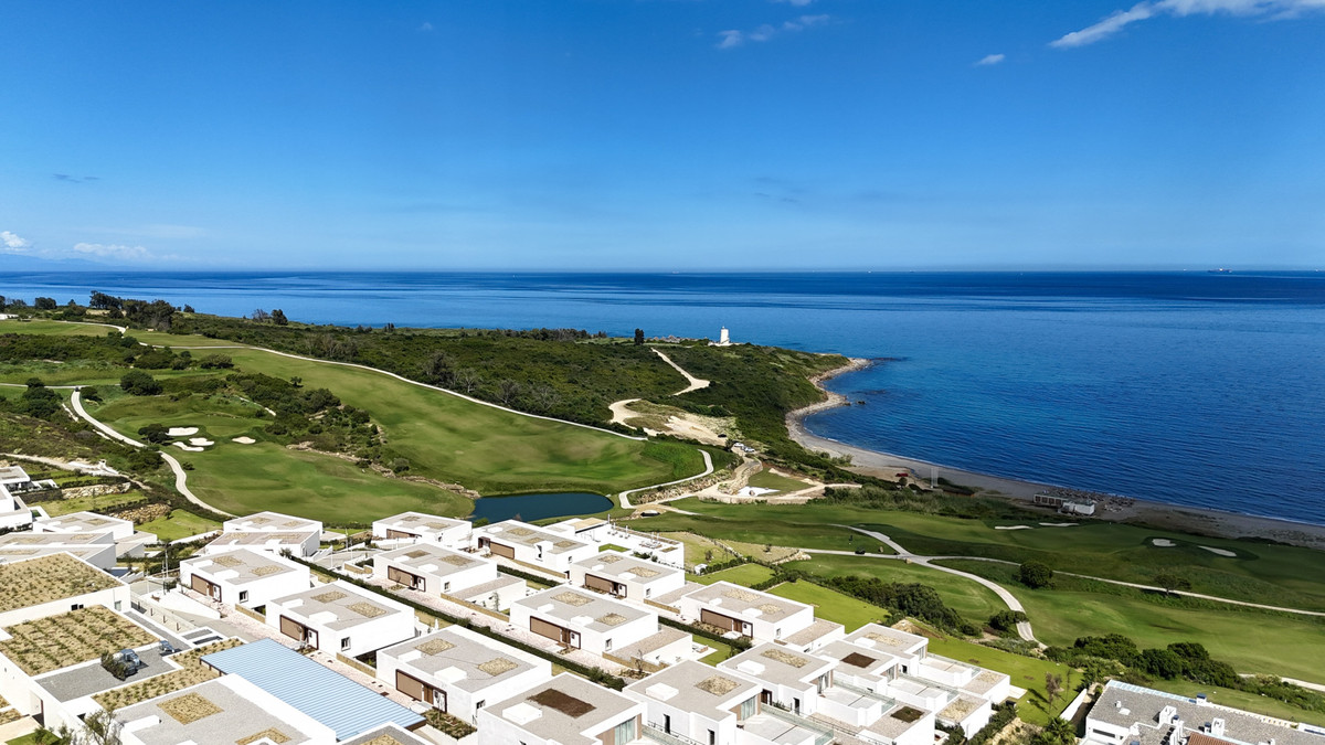2 Bed Apartment for sale in La Alcaidesa Costa Del Sol, Cádiz, Spain