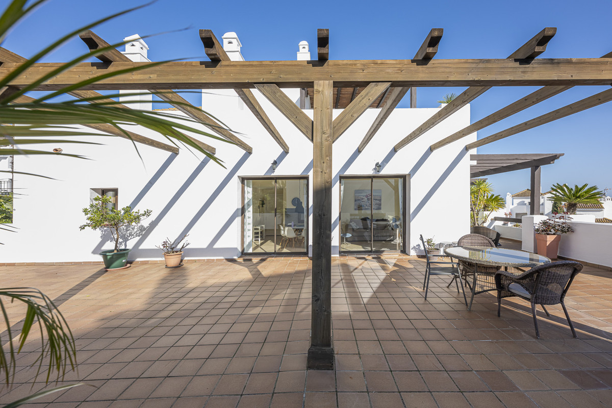 2 Bed Apartment for sale in La Alcaidesa Costa Del Sol, Cádiz, Spain