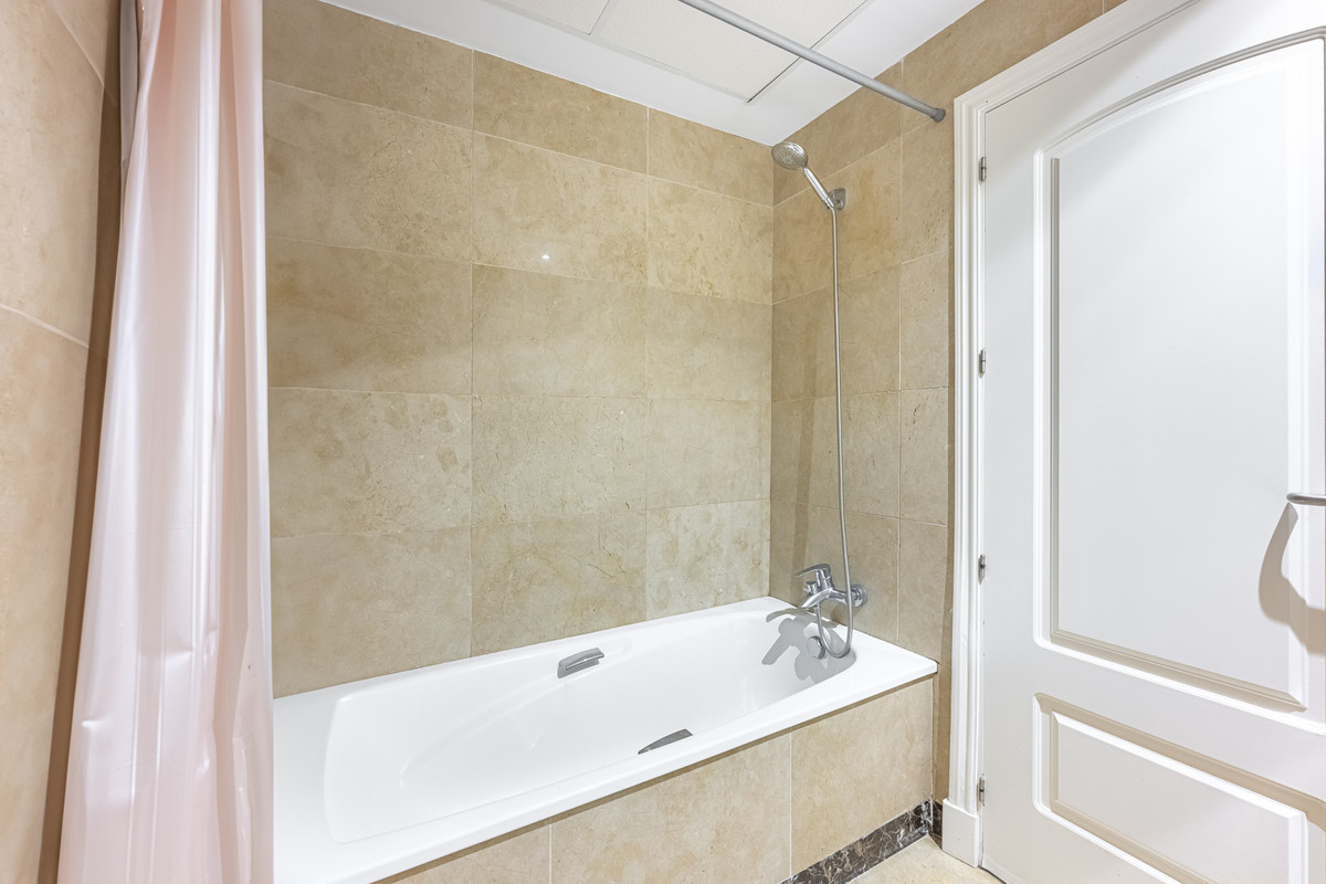 2 Bed Apartment for sale in La Alcaidesa Costa Del Sol, Cádiz, Spain