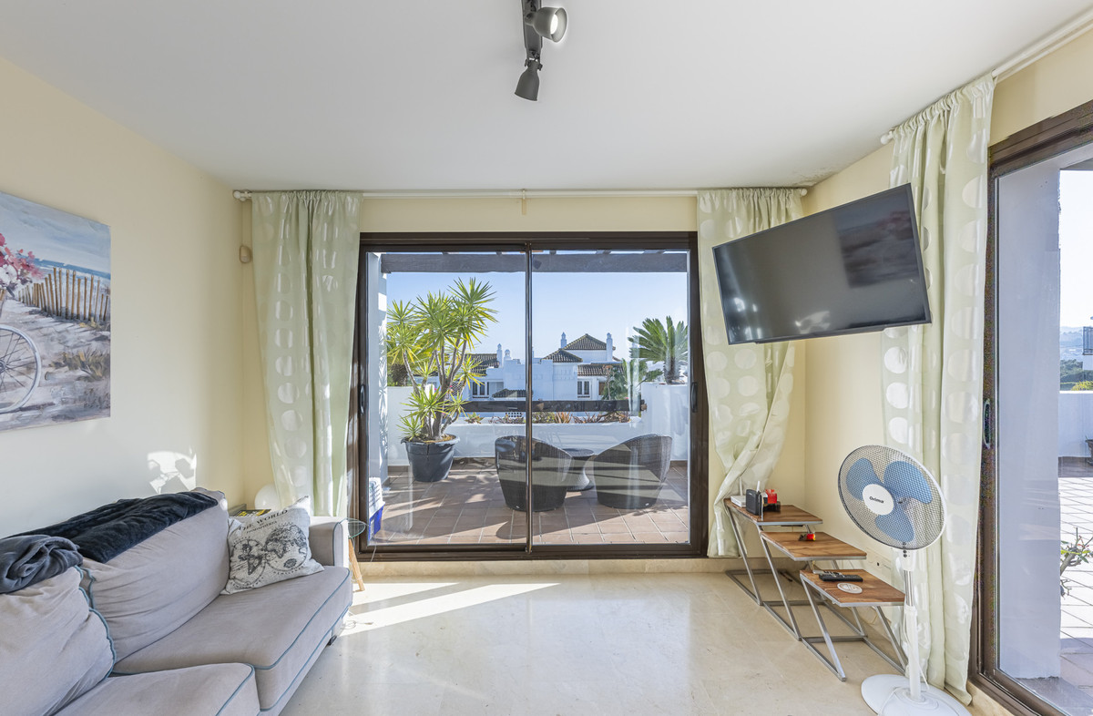 2 Bed Apartment for sale in La Alcaidesa Costa Del Sol, Cádiz, Spain