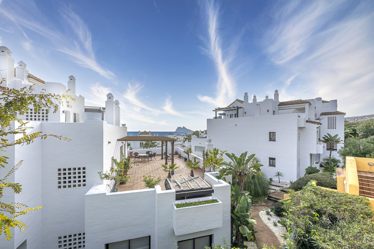 2 Bed Apartment for sale in La Alcaidesa Costa Del Sol, Cádiz, Spain