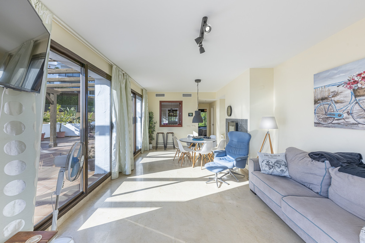 2 Bed Apartment for sale in La Alcaidesa Costa Del Sol, Cádiz, Spain