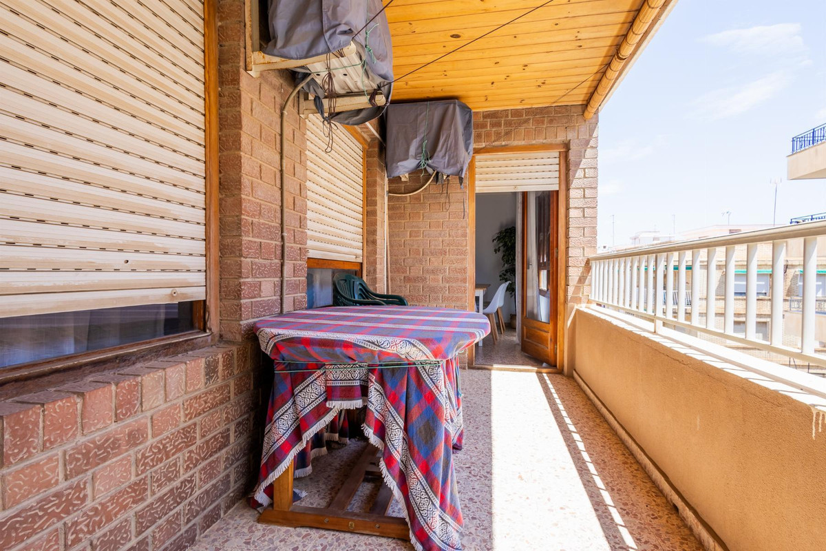 Se vende Apartamento Planta Media de 3 dormitorios en Costa Blanca, Alicante, España