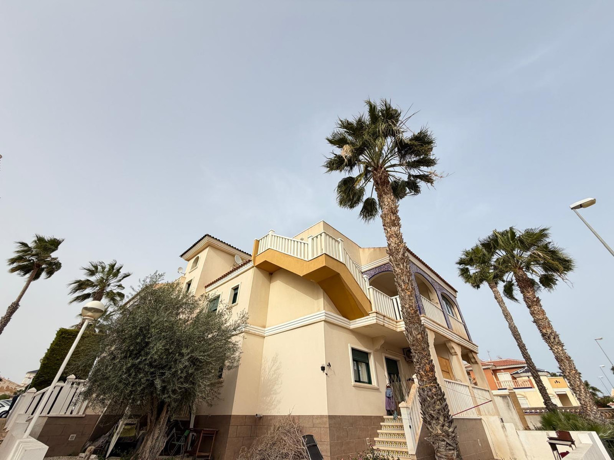 Se vende Bungalow de 2 dormitorios en Costa Blanca, Alicante, España