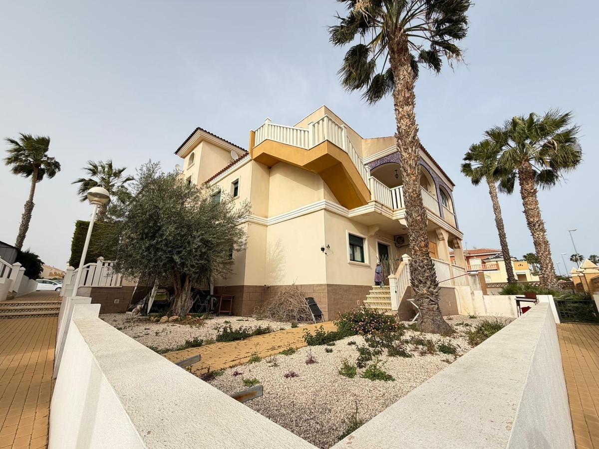 Se vende Bungalow de 2 dormitorios en Costa Blanca, Alicante, España