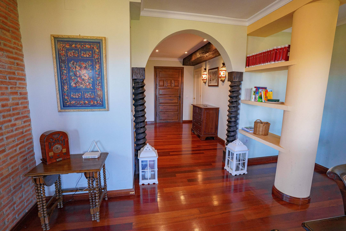 3 Bed Apartment for sale in Ronda Costa Del Sol, Málaga, Spain