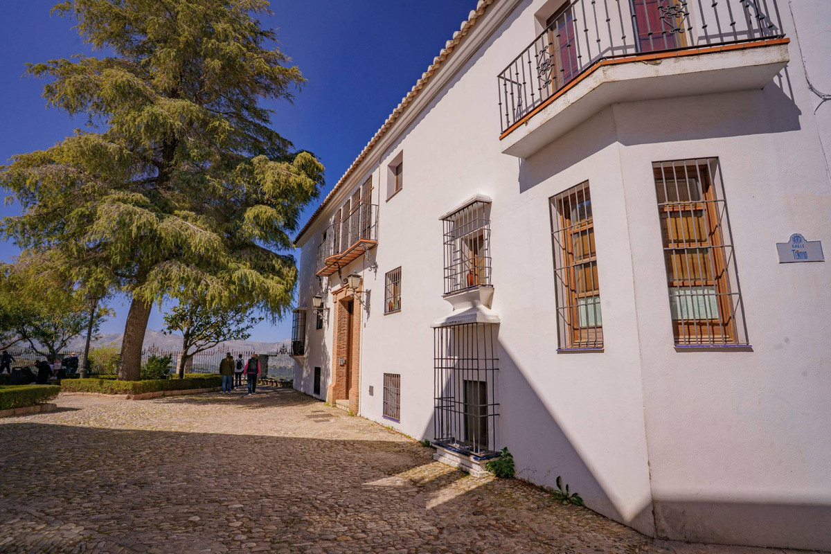 3 Bed Apartment for sale in Ronda Costa Del Sol, Málaga, Spain