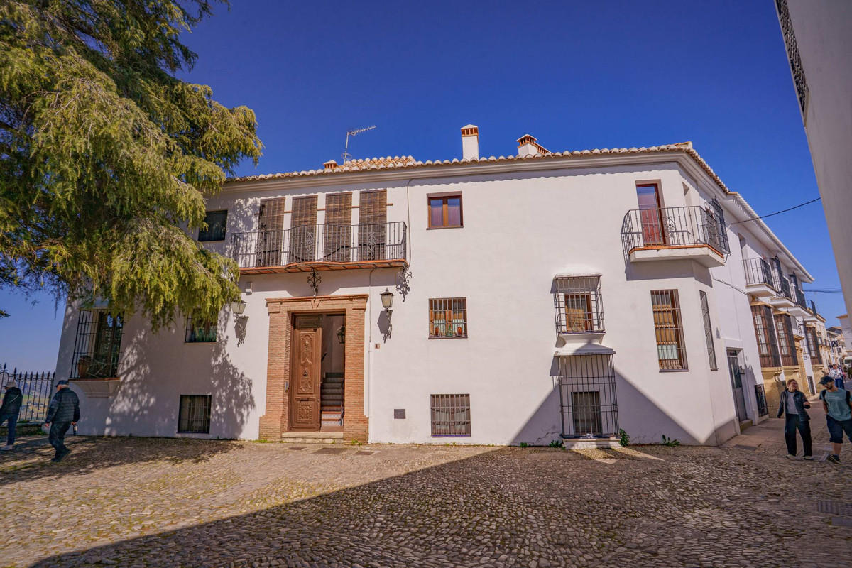 3 Bed Apartment for sale in Ronda Costa Del Sol, Málaga, Spain