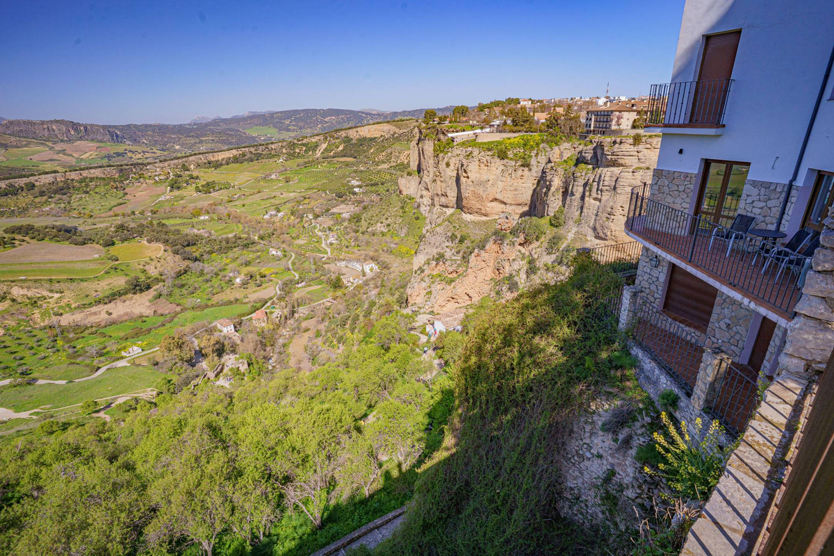 3 Bed Apartment for sale in Ronda Costa Del Sol, Málaga, Spain