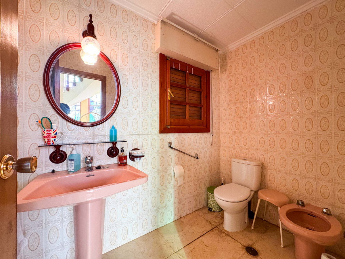 Se vende Villa - Chalet de 6 dormitorios en Costa Blanca, Alicante, España