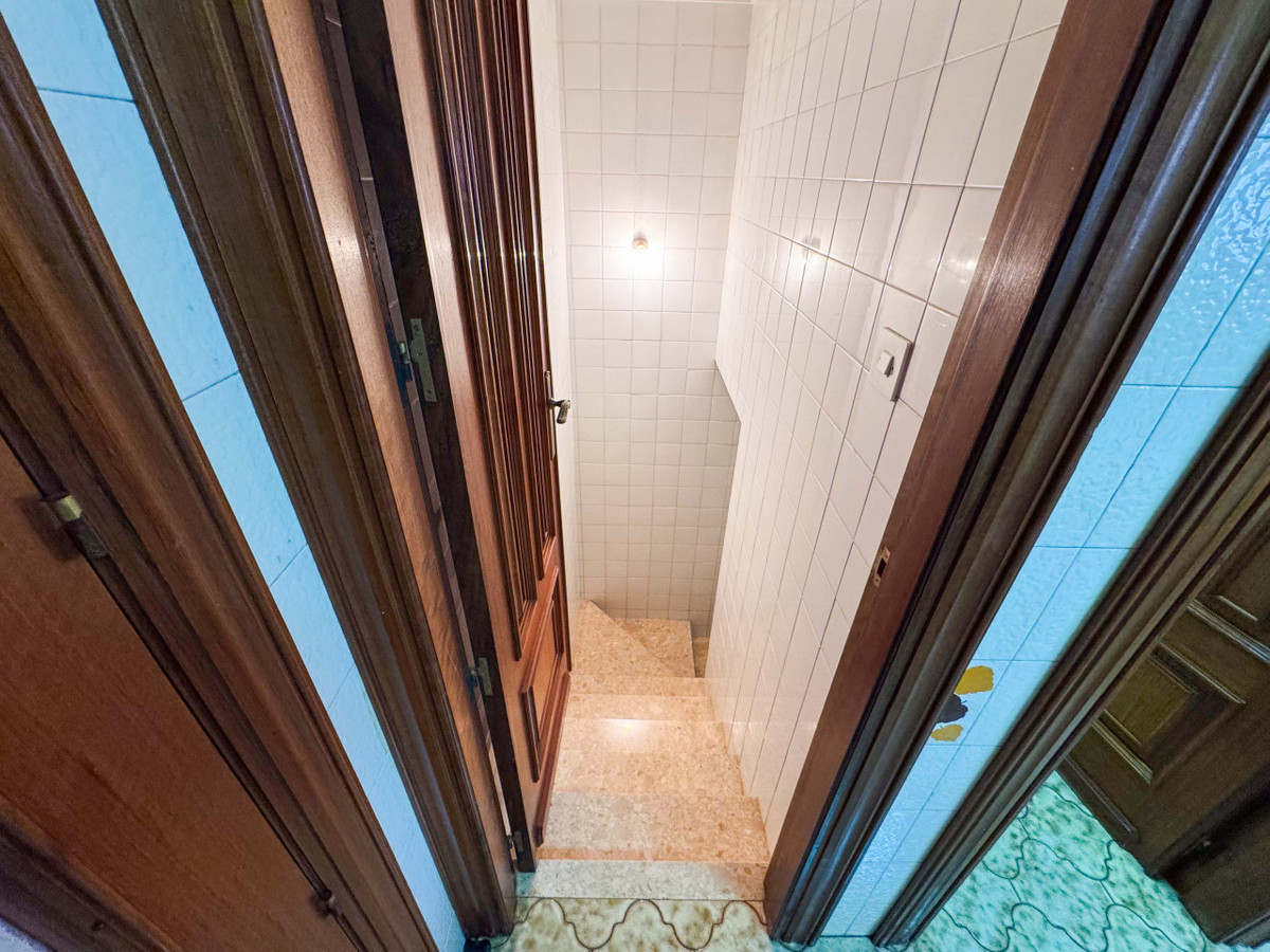 7 Bed Townhouse for sale in Elda Costa Blanca, Alicante, Spain