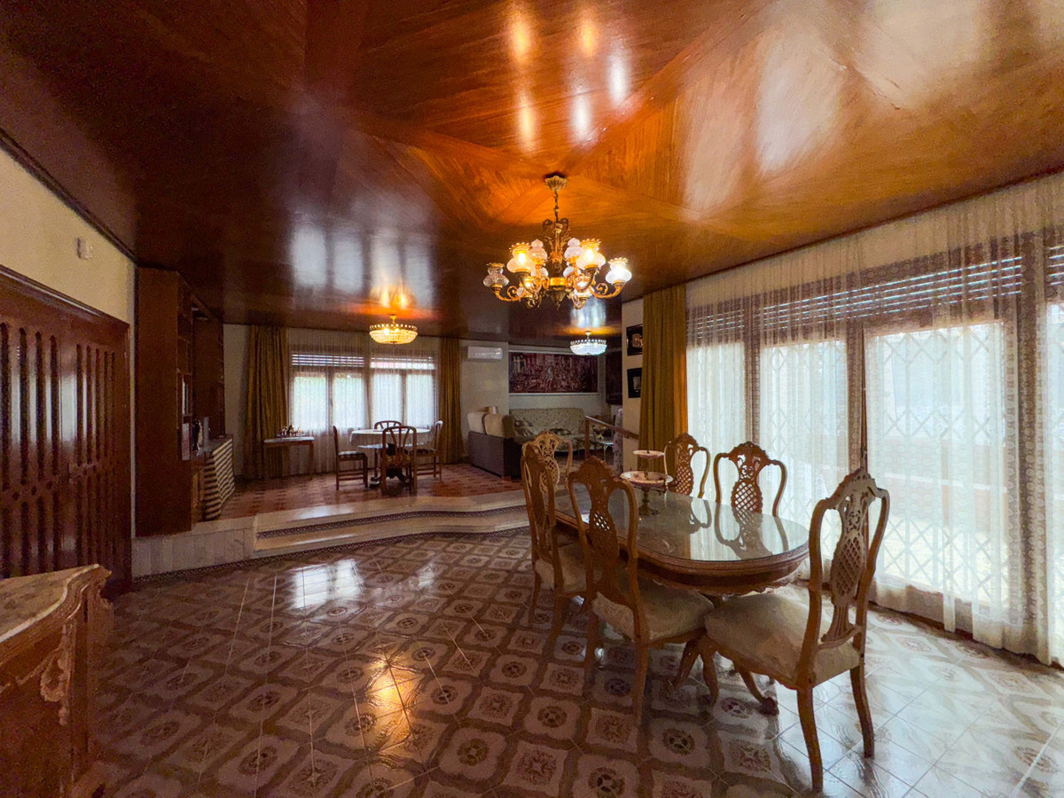 7 Bed Townhouse for sale in Elda Costa Blanca, Alicante, Spain